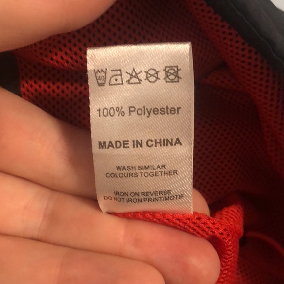 Manchester United Football Club Size S Official Soccer Raincoat Windbreaker Coat - Picture 8 of 13